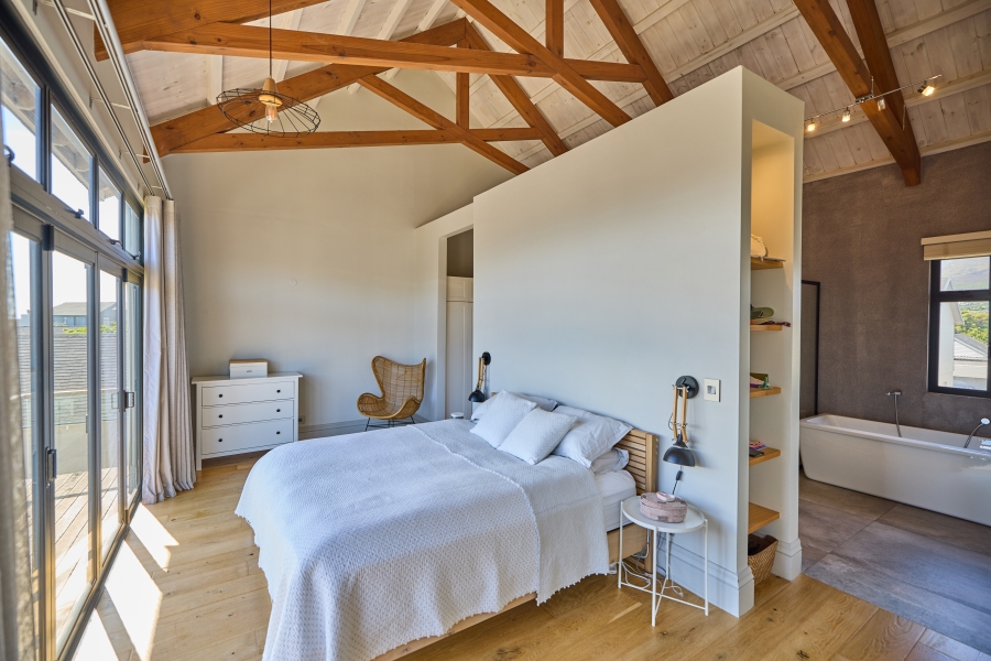 5 Bedroom Property for Sale in Lake Michelle Western Cape